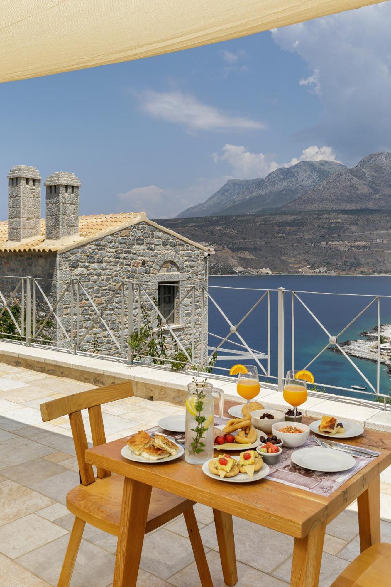 Trapela Limeni Luxury Suites Dış mekan fotoğraf