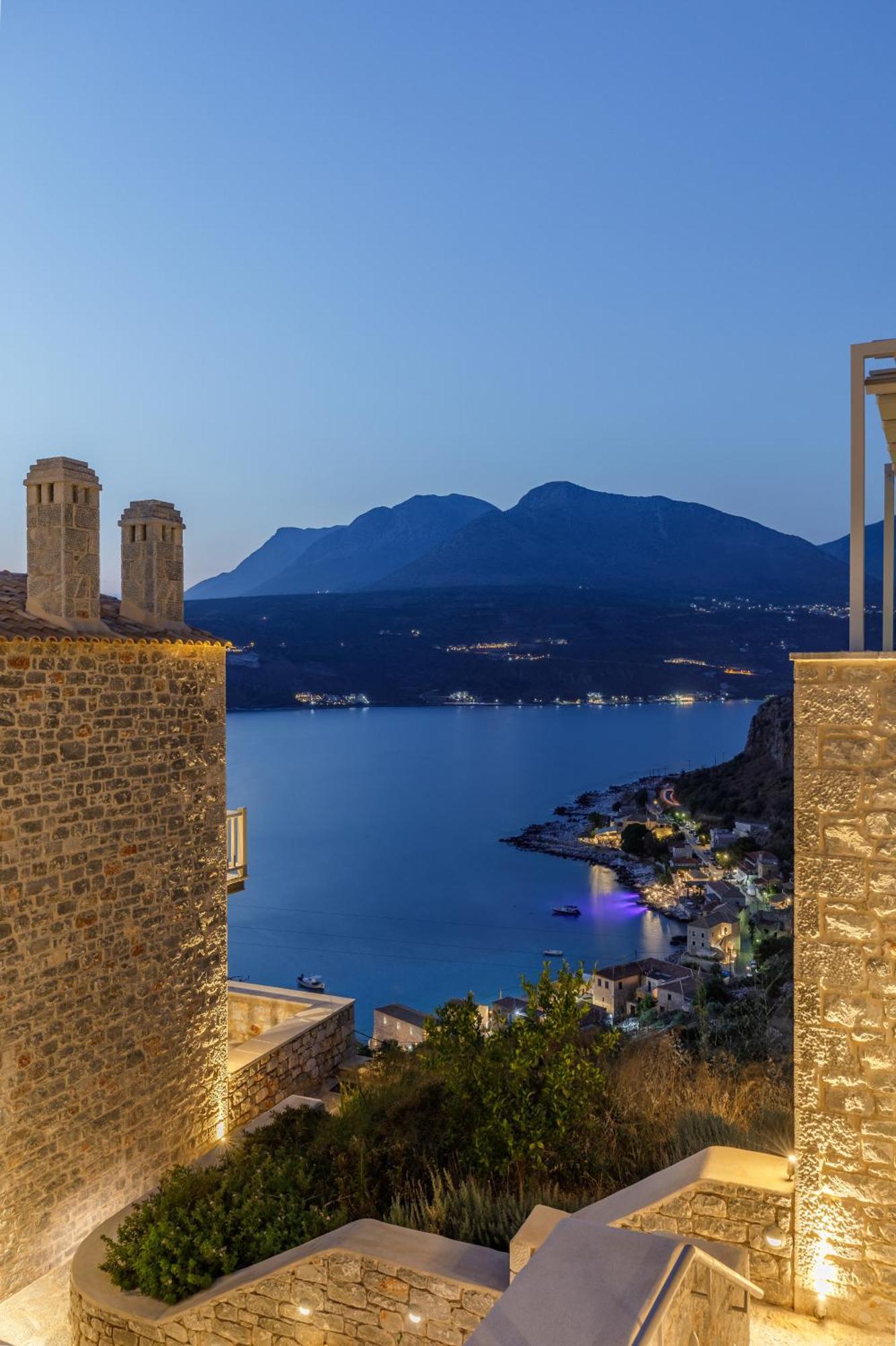 Trapela Limeni Luxury Suites Dış mekan fotoğraf