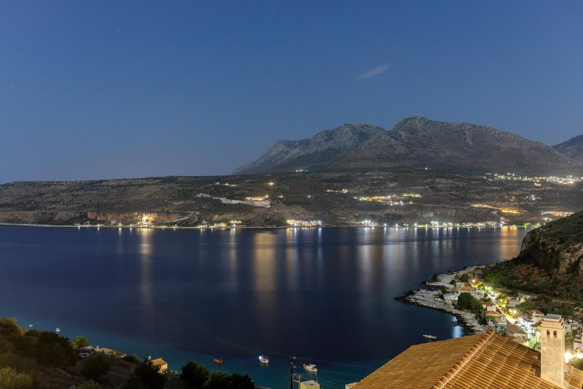 Trapela Limeni Luxury Suites Dış mekan fotoğraf