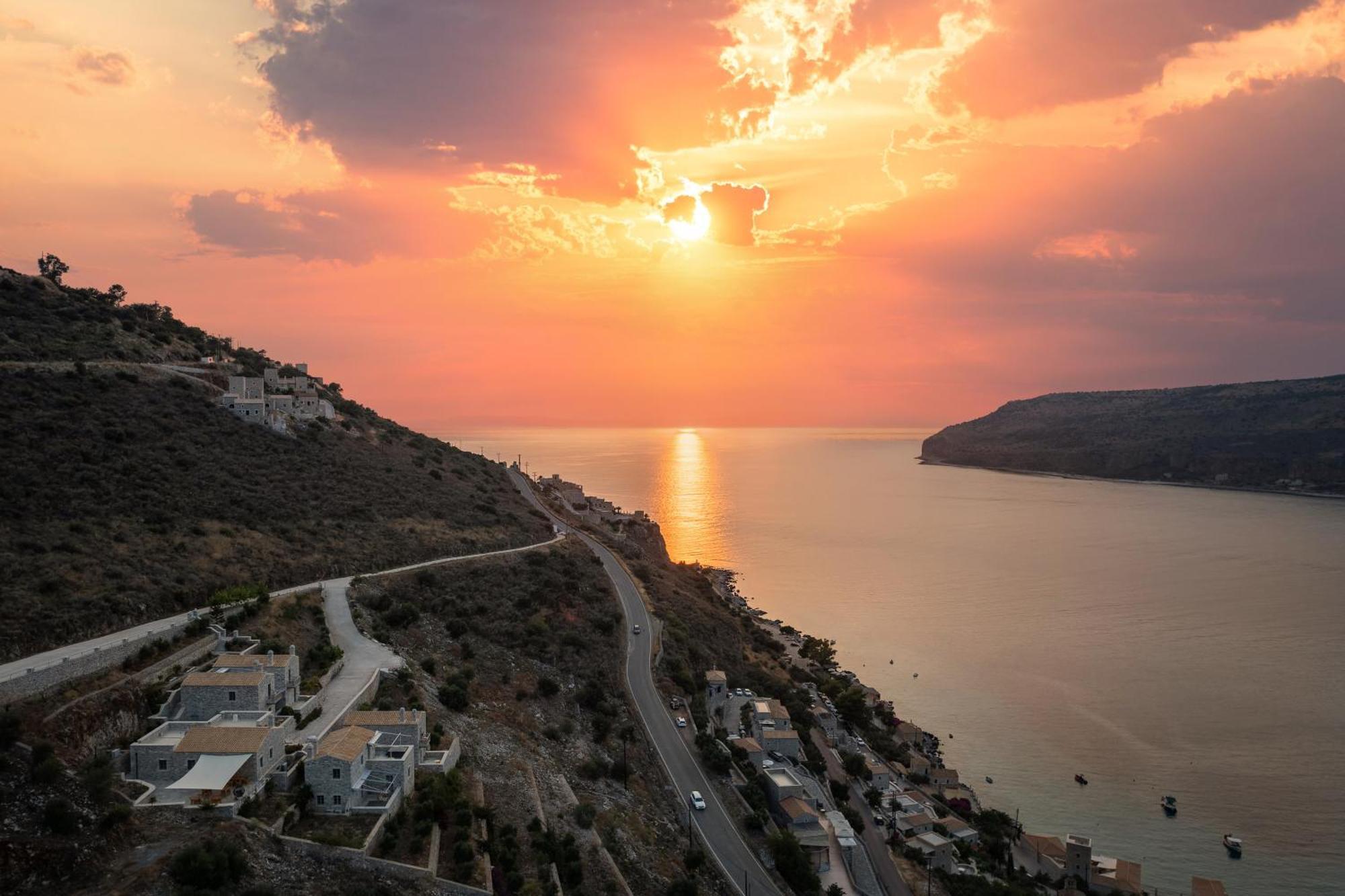 Trapela Limeni Luxury Suites Dış mekan fotoğraf