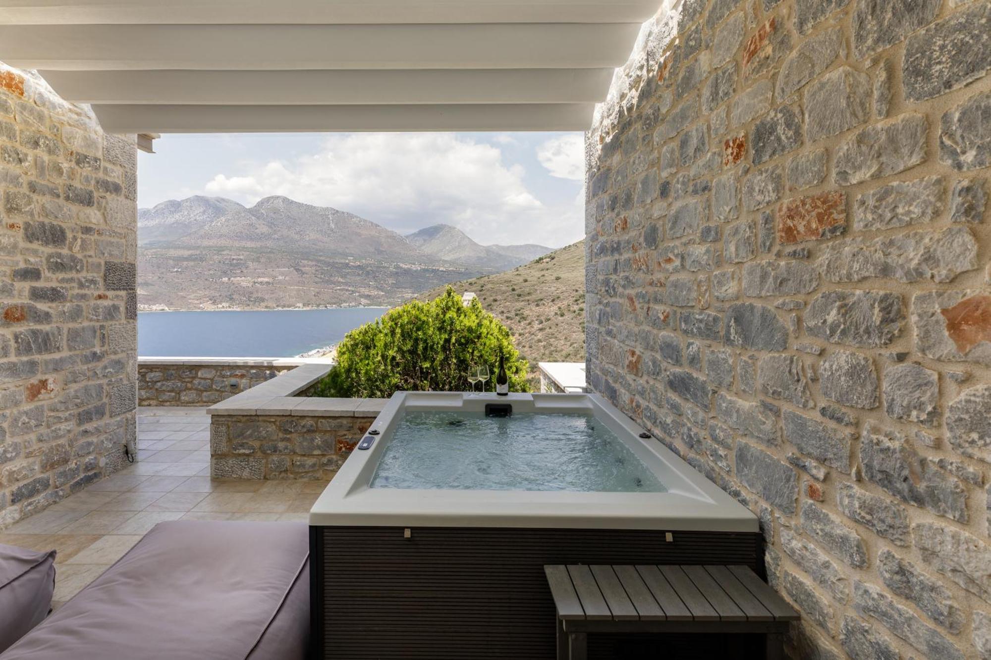 Trapela Limeni Luxury Suites Oda fotoğraf